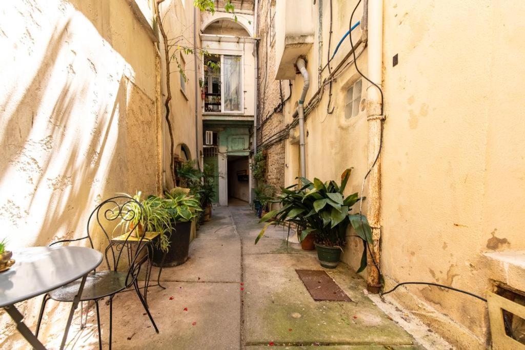 Studio Cosy Au Coeur De L'Ecusson - Arenes A 2 Min Nimes Exterior foto